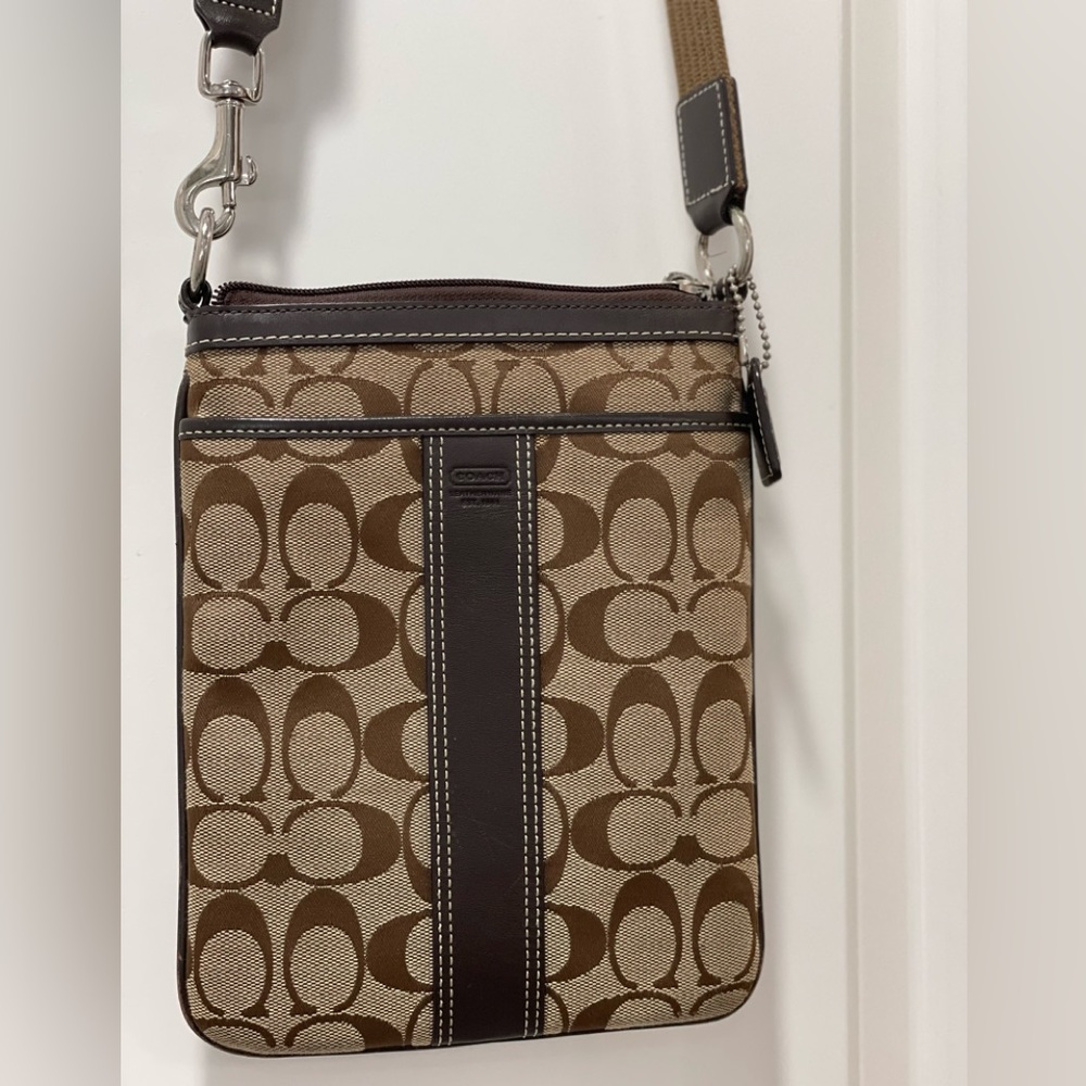 Coach crossbody👜. Great used condition.